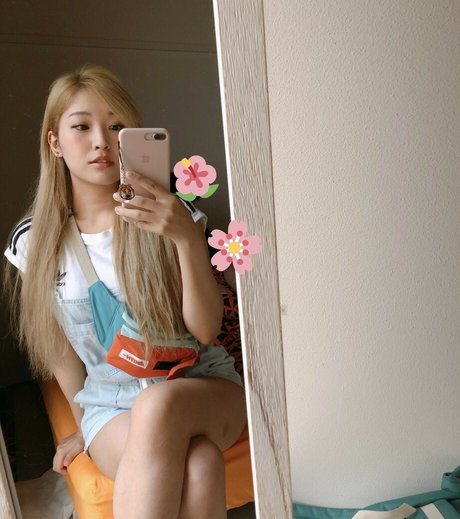 YoonHyoonAikuros actrice de grande qualité images