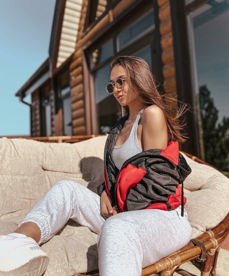 emilyemrata2 star du porno parfaite des photos