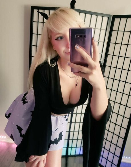 Moon IRL star du porno hd image