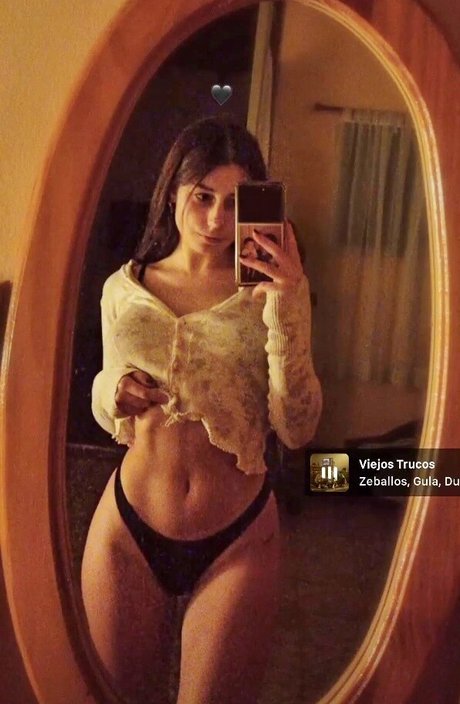 Flor Laneve star du porno adulte des photos