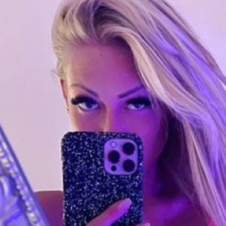 Magyarficial beau modèle des photos