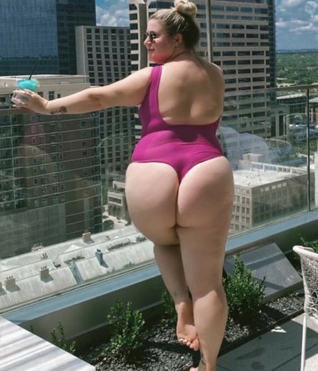 Megan Cullison modèles nus photos