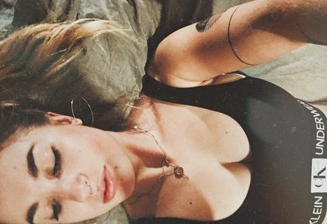 Sophieandjune modèle de sexe des photos