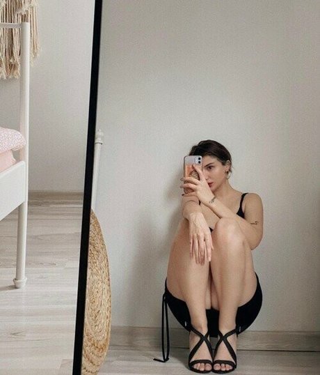 buseeylmaz97 actrice hd photos