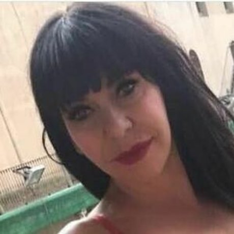 Naima Guidi modèle gratuit photos