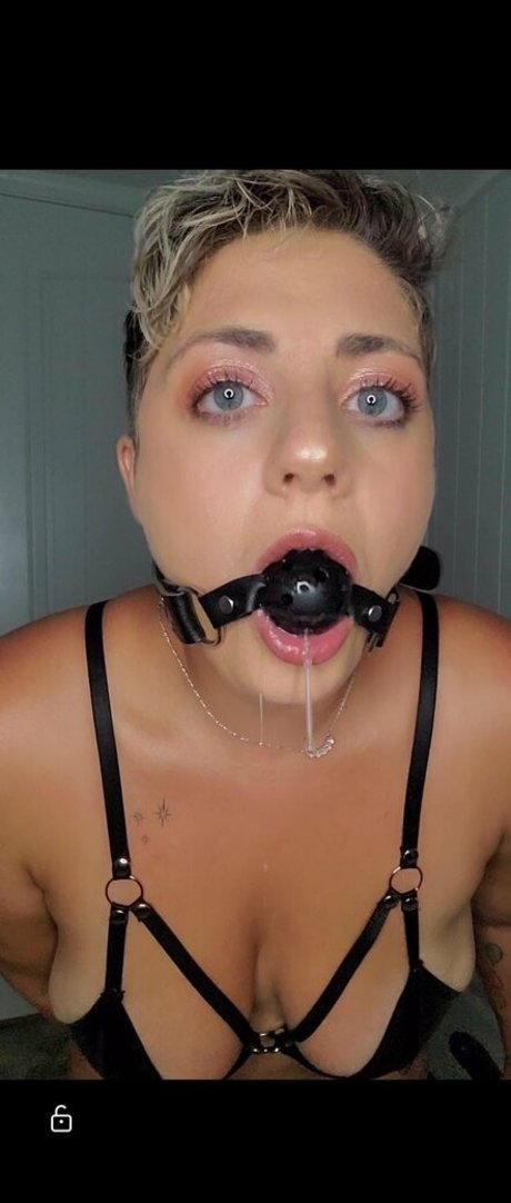 CallmeMiaG star du porno hd galerie