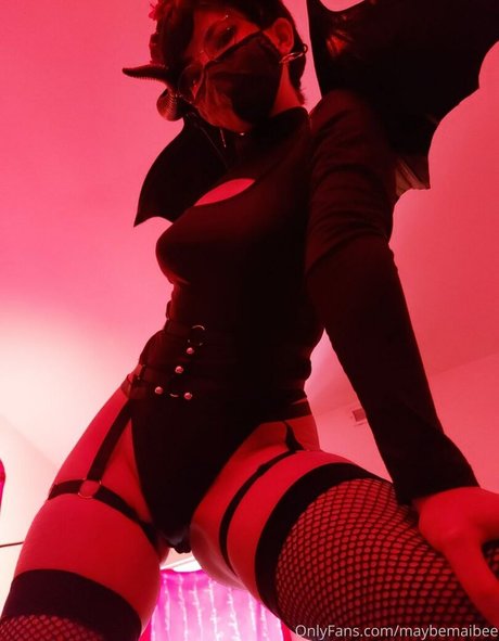 Maybemaibee actrice adulte galeries