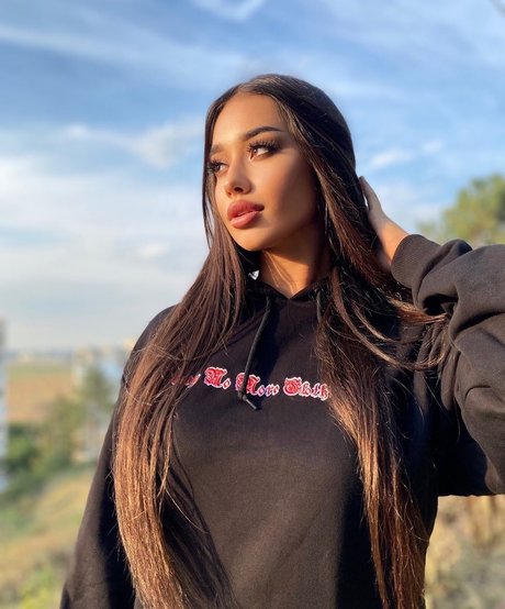 Sophia Adamova étoile nue img