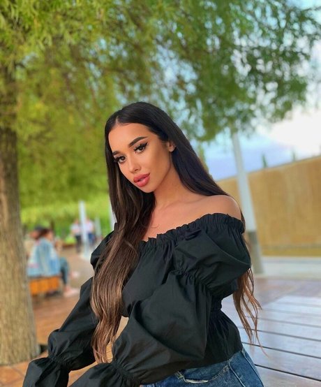 Sophia Adamova star du porno de haute qualité galerie