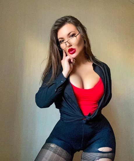 Albina Gladkikh modèle porno img
