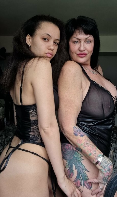 Mum Vs Daughter sexe de star du porno photos