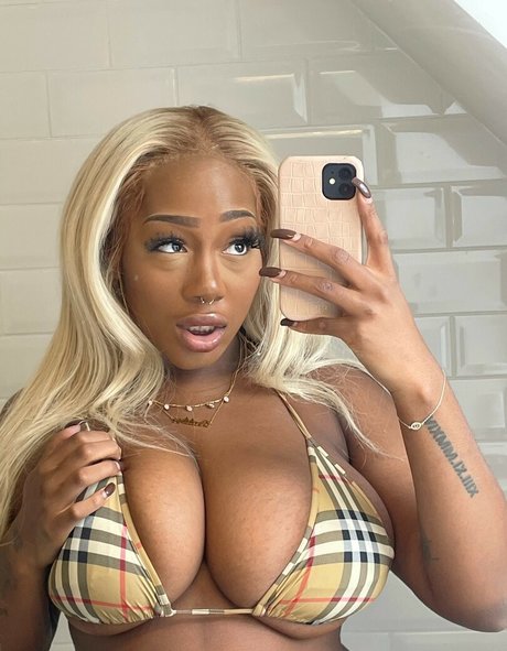 Effy Flame étoile sexy images