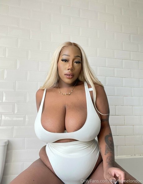 Effy Flame modèle pornographique image