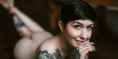 Femme Puppy star du porno gratuit image