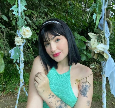 Bella Sant modèle chaud des photos