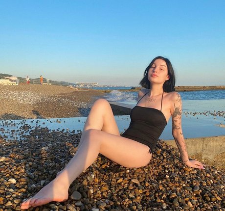 Julia Molligan modèle de haute qualité archive