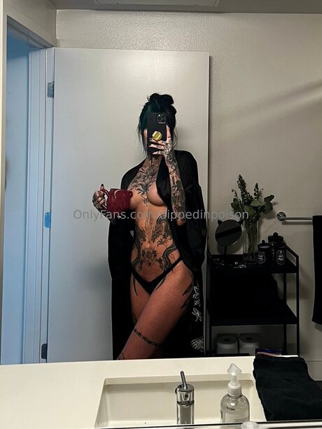 Dippedinpoison modèle gratuit photo