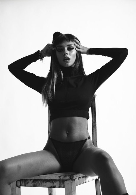 Greta Cozzolino modèle de haute qualité images