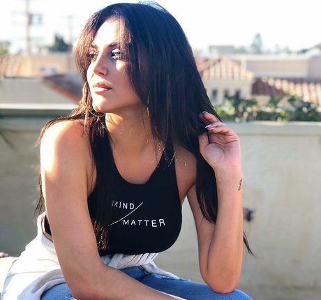 Cassie Scerbo nus étoiles photos