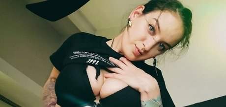 MalAfterMidnight modèle adulte archive