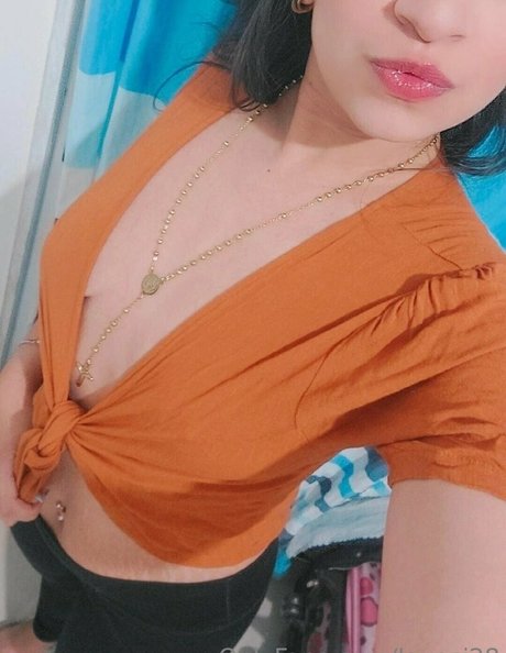 laveci28 actrice érotique des photos