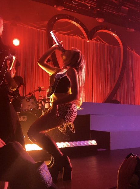 Sabrina Carpenter belle étoile galeries