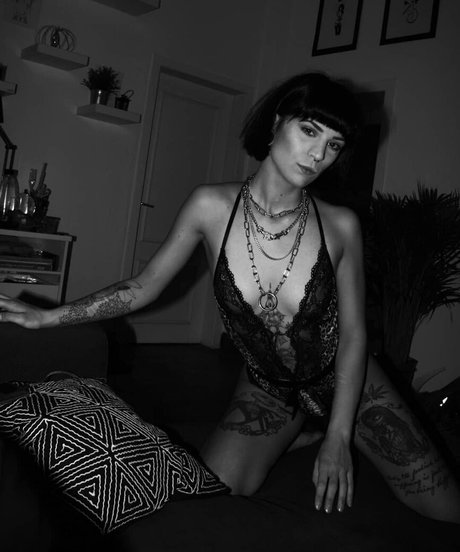 luu nighthawk actrice sexy photos