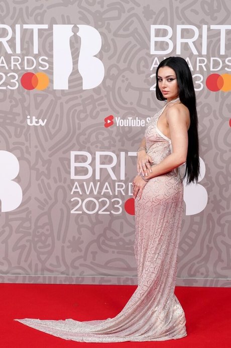 Charli XCX modèle sympa photos