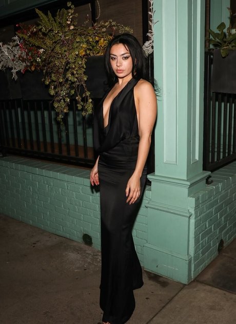 petits seins potelés onlyfans belle sexy image