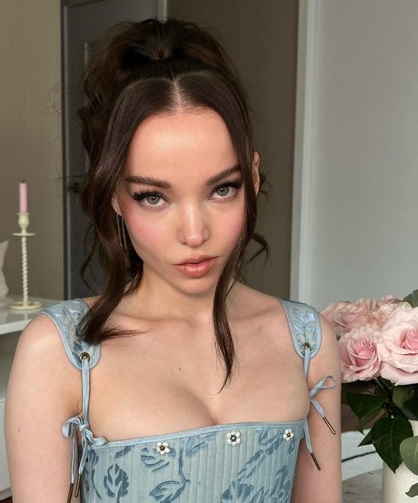 Dove Cameron modèle gratuit image