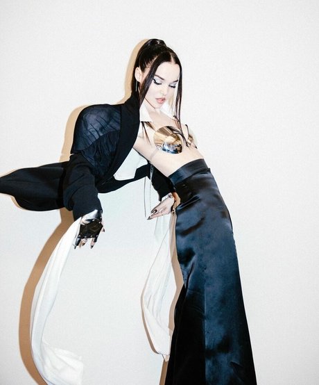 Dove Cameron mannequin photos