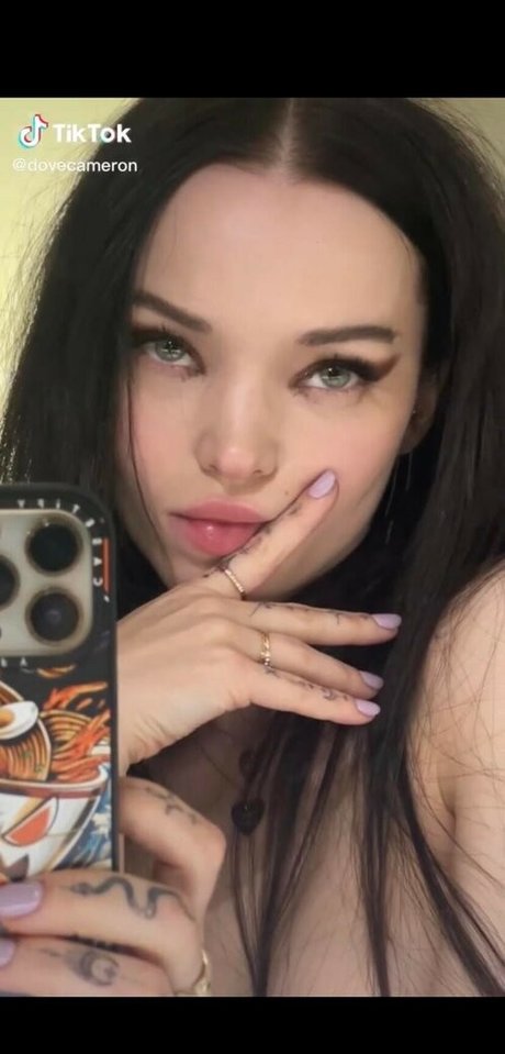 Dove Cameron meilleure star du porno image