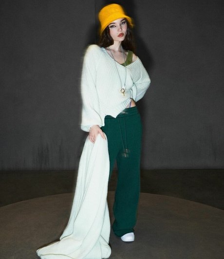 Dove Cameron étoile photo