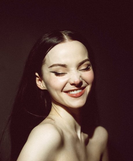 Dove Cameron star du porno parfaite photo