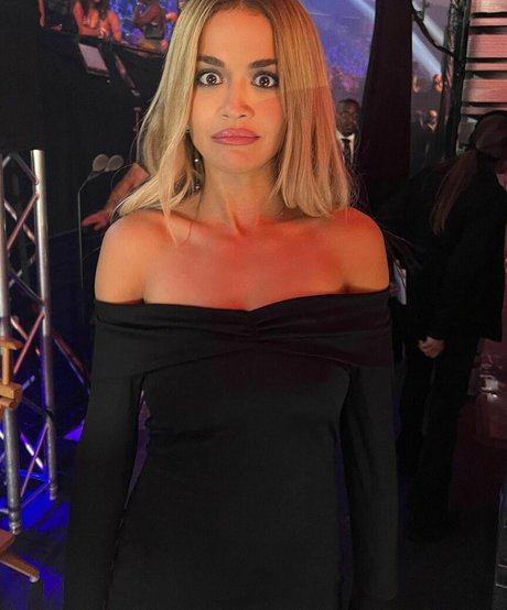 Rita Ora modèle pornographique image