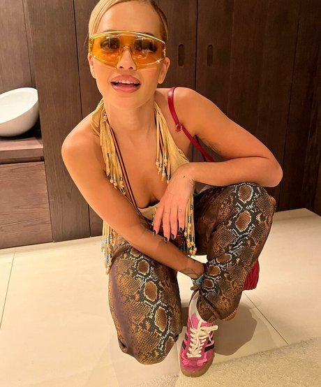 célèbres nains onlyfans sexy chaud images