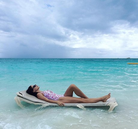 Tammin Sursok art modèle collection