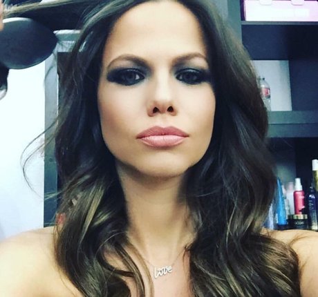 Tammin Sursok actrice pornographique galeries