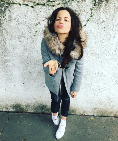 Tammin Sursok haut modèle galeries