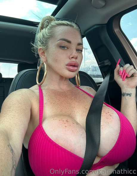 katrinathicc étoile nue photo