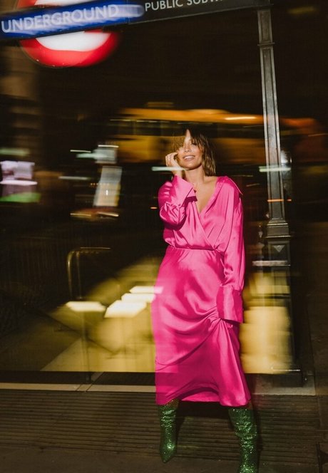 chatte dégoulinante et humide onlyfans parfait nu image