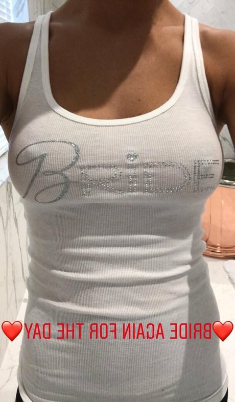 Frankie Bridge modèle nu galeries