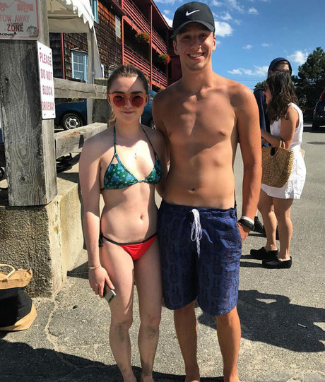 Maisie Williams modèle xxx archive