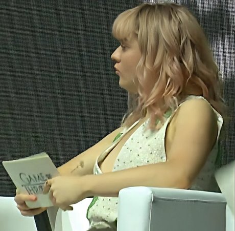 Maisie Williams jolie étoile des photos