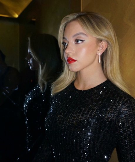 Sydney Sweeney modèle chaud archive