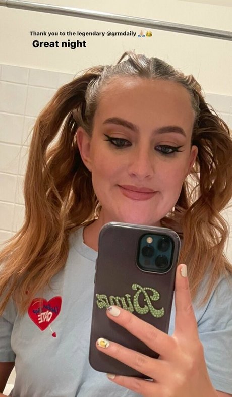 Amelia Dimoldenberg actrice adulte collection