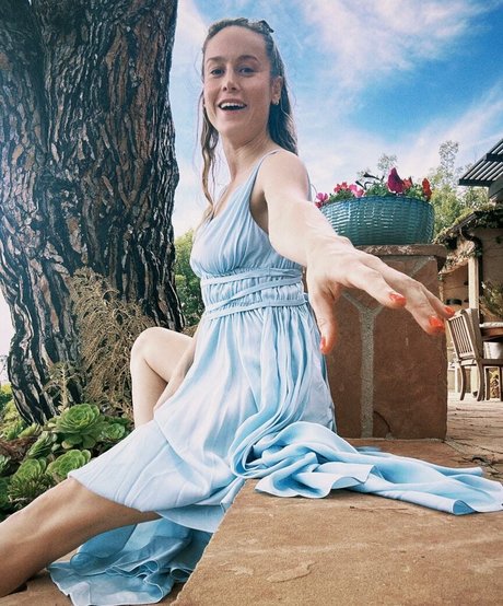 Brie Larson modèle artistique photos