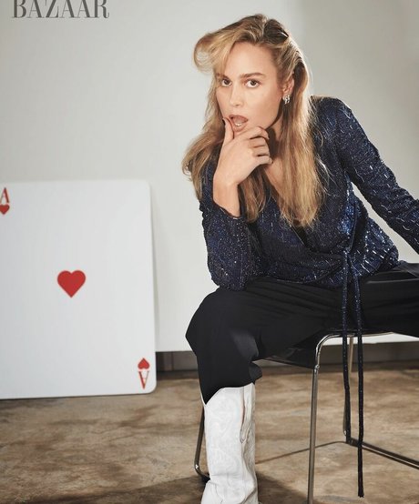 Brie Larson nus étoiles collection