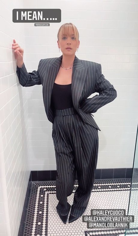 Kaley Cuoco modèle érotique galeries