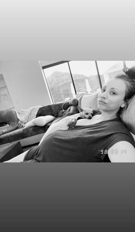 Kaley Cuoco modèle xxx photo
